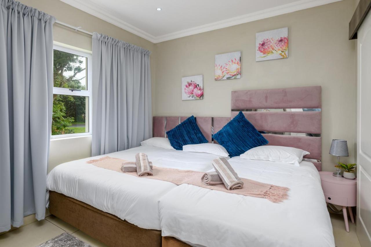 Villa Caylee Caribbean Estates - Ultra-Luxurious - Rimas Interiors Designs - Private Beachfront Escape - Premium Serviced For 8 Guests Port Edward Exterior foto